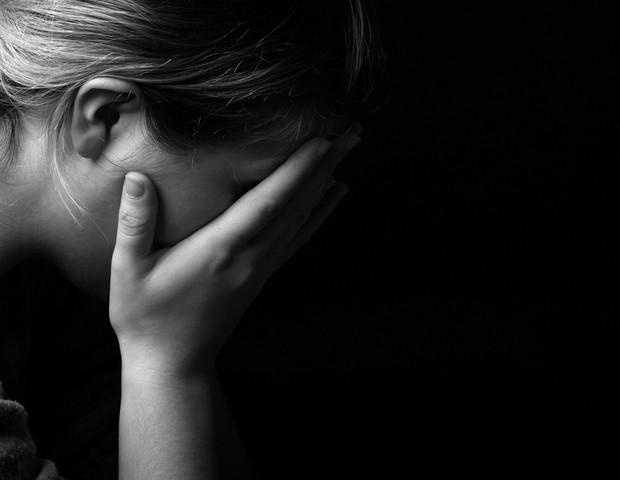 Depressão pós-parto_mulher triste (Foto: Shutterstock)