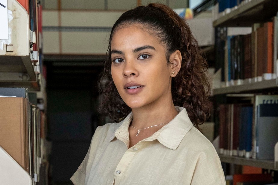 Bella Campos vive universitária bolsista em próxima novela: 