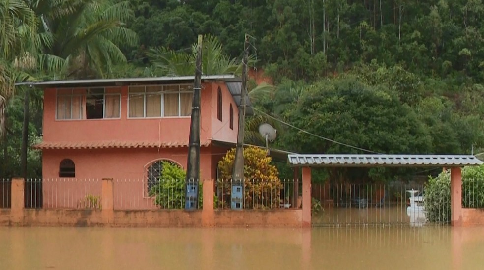 Enchente atinge novamente Vargem Alta, no Sul do ES  — Foto: Marcel Alves/ TV Gazeta 