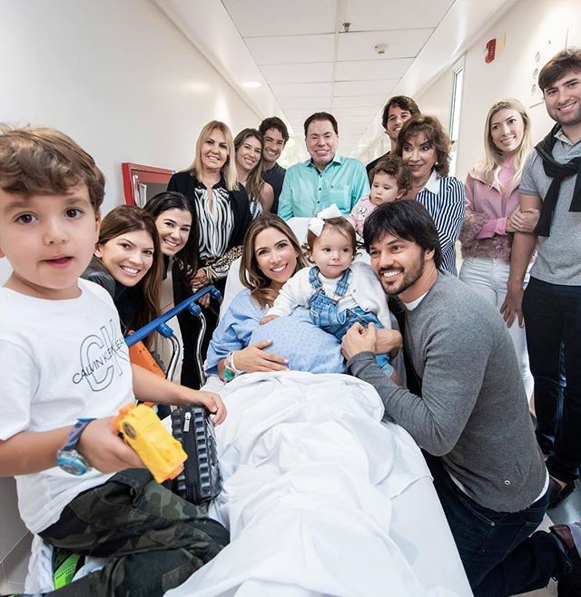 Patricia abravanel mostra a família na maternidade antes do parto (Foto: Katia Rocha/Reprodução Instagram)
