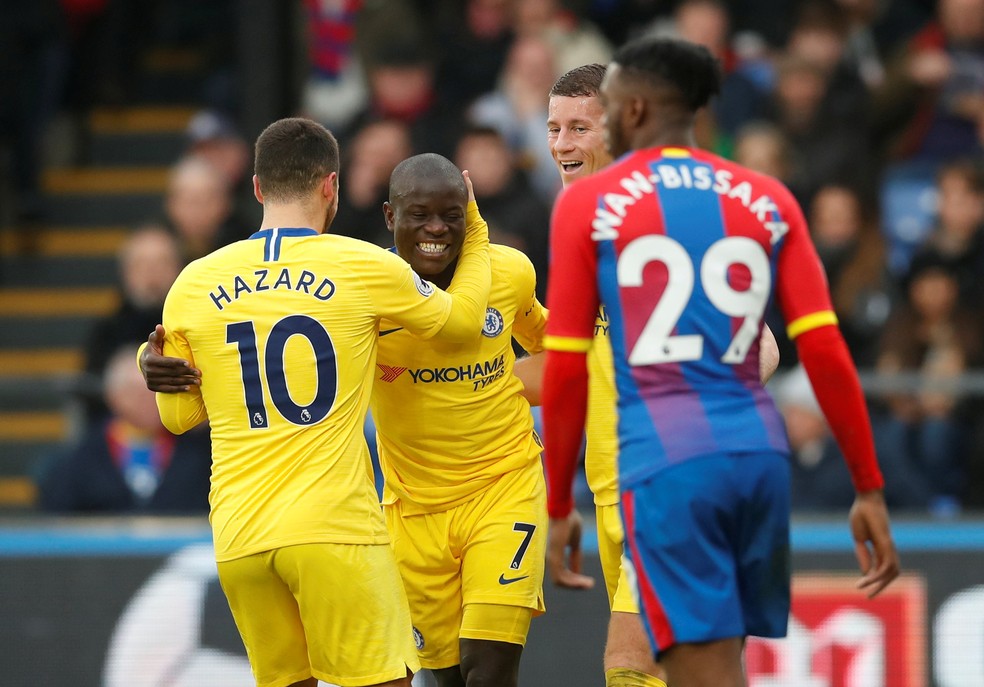 KantÃ© mostra o largo sorriso apÃ³s marcar e comemora com Hazard â€” Foto: Reuters