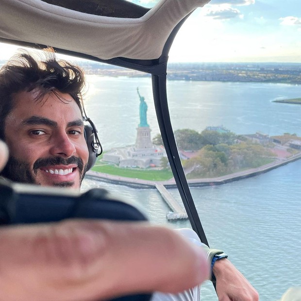 Israel e Rodolffo fazem voo de helicóptero por NY (Foto: Reprodução/Instagram)