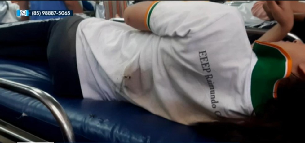 Estudante foi levada para o hospital IJF, no Centro de Fortaleza. — Foto: Reprodução/TV Verdes Mares