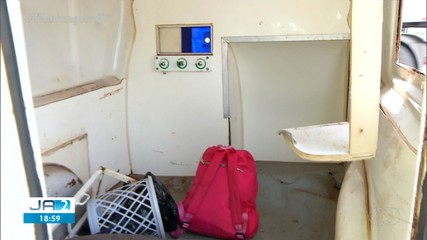 Ambulância fica destruída após batida em Araguaína