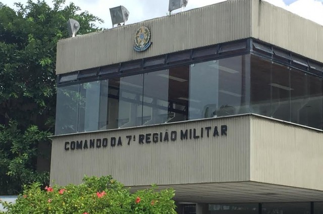 Exército colocou oficiais para revisar decisões de médicos militares e obrigar prescrição de 'kit Covid'