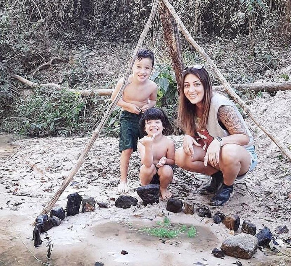 Angelita ao lado dos dois filhos, Luiz Miguel e João Felipe — Foto: Arquivo pessoal