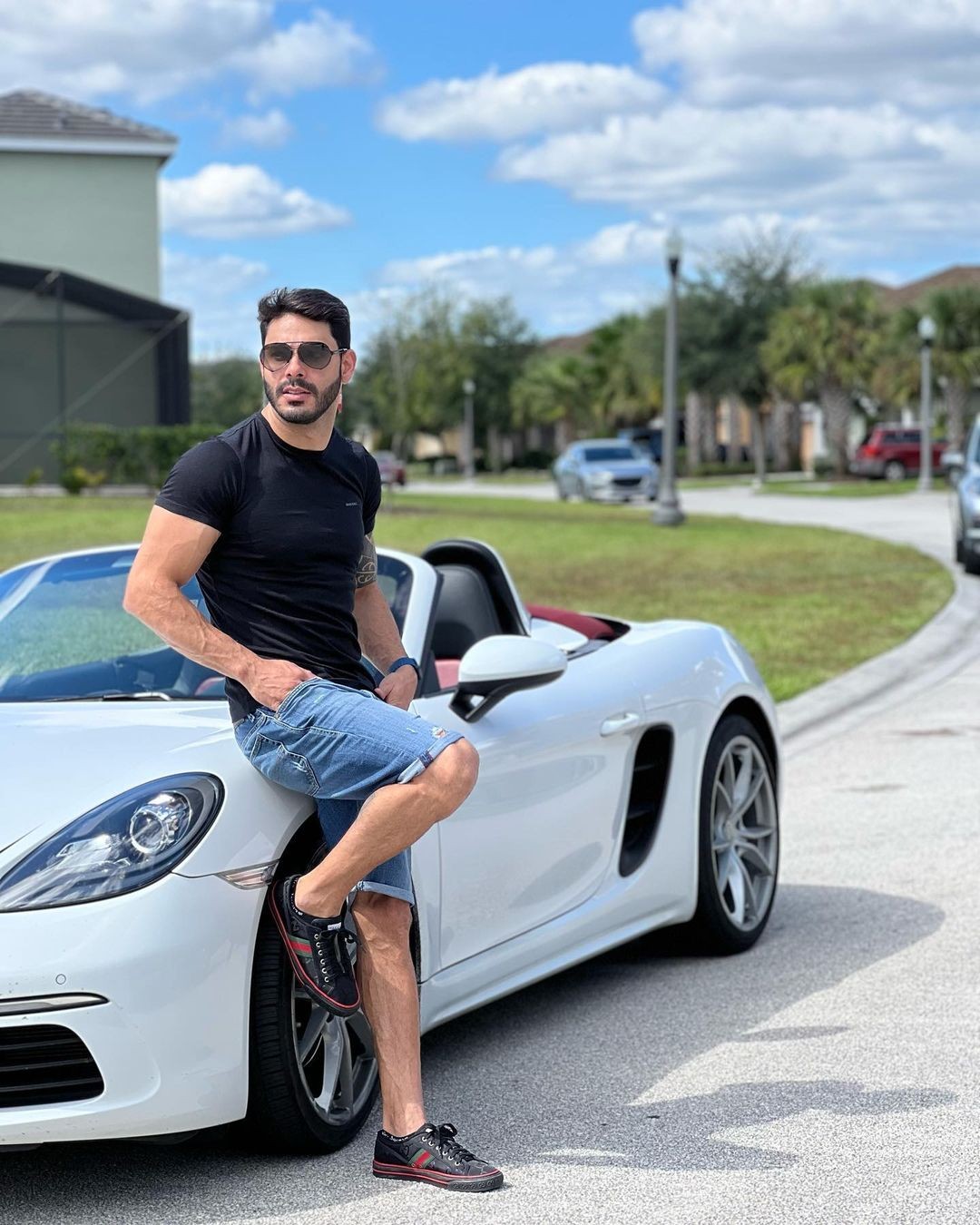 Rodolffo com carro de luxo em Orlando (Foto: Reprodução/Instagram)