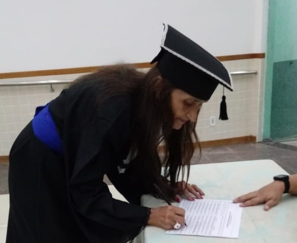Após cursar artes cênicas, acreana conclui o ensino superior aos 70 anos — Foto: Arquivo pessoal