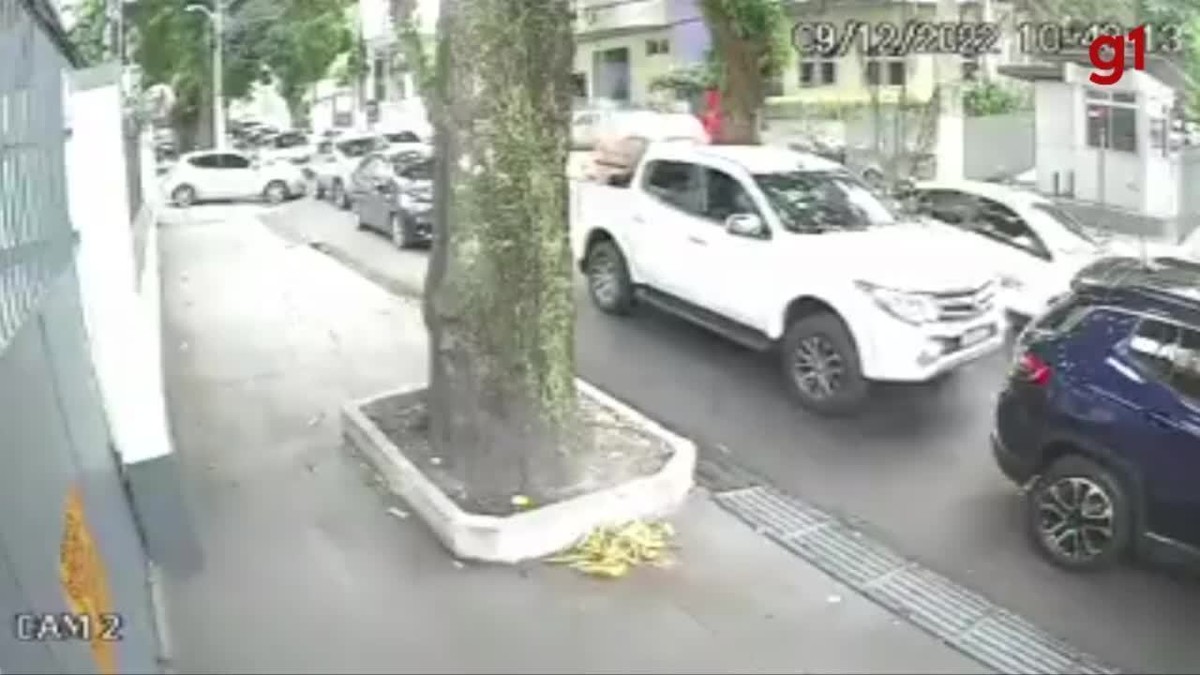 VÍDEO: Criminosos Assaltam Motorista Em Plena Luz Do Dia, Na Travessa ...