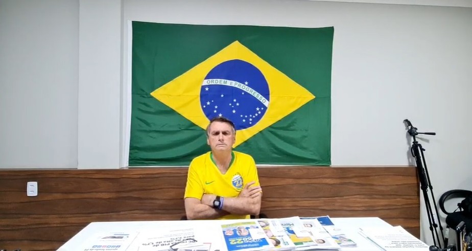 O presidente Jair Bolsonaro, durante transmissão ao vivo