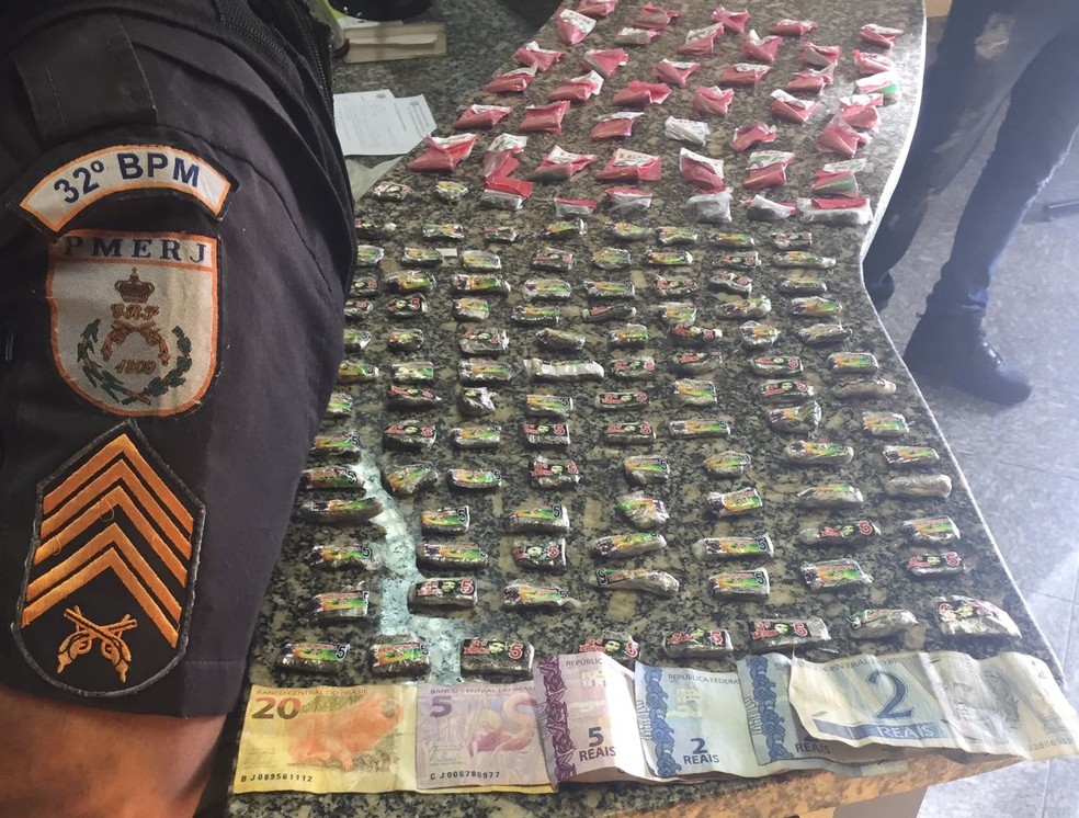Material apreendido por policiais militares foi encaminhado para a 123ª DP. (Foto: Polícia Militar/Divulgação)