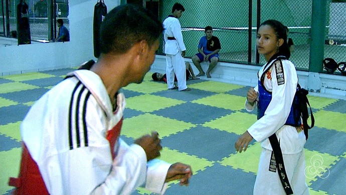 Liriel Dara durante treino de taekwondo (Foto: Reprodução/Rede Amazônica Acre)