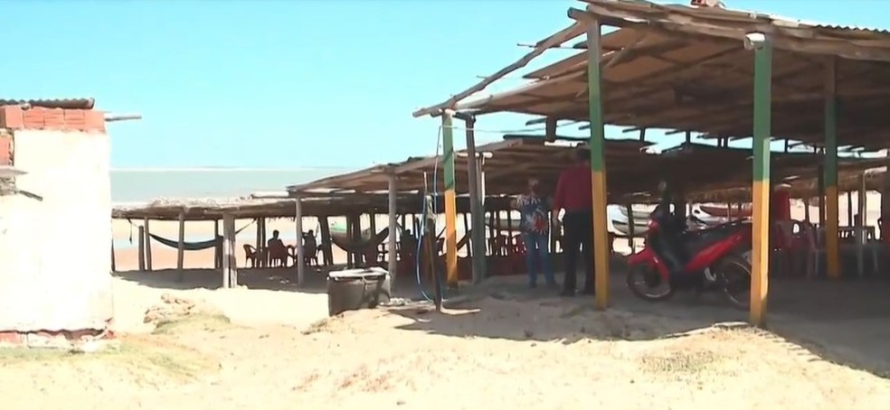 Moradores e comerciantes da praia Pedra do Sal no PI sofrem há 8 anos com abastecimento irregular de água — Foto: Reprodução