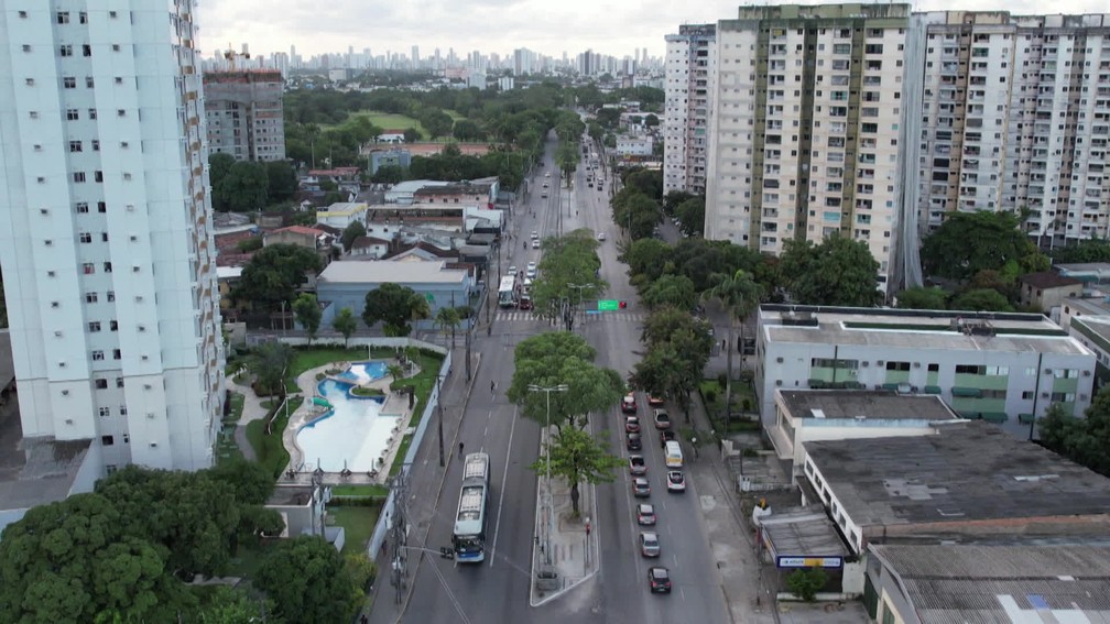 Avenida Caxangá, na Zona Oeste do Recife — Foto: Reprodução/TV Globo