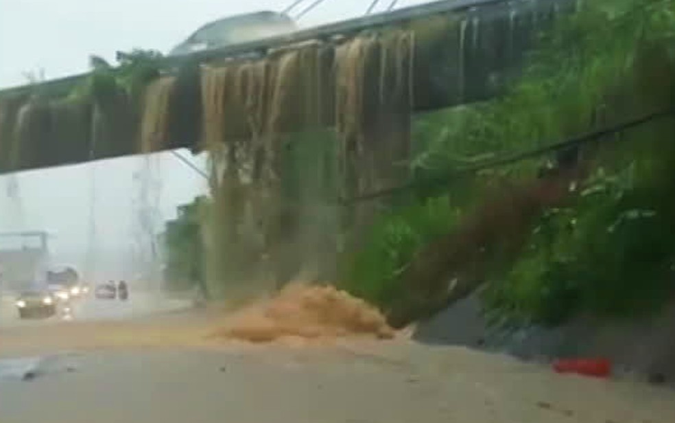 Viaduto do Ibura, na Zona Sul do Recife — Foto: Reprodução/WhatsApp