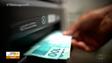 Mesmo com pix, brasileiros não abrem mão de ter dinheiro no papal