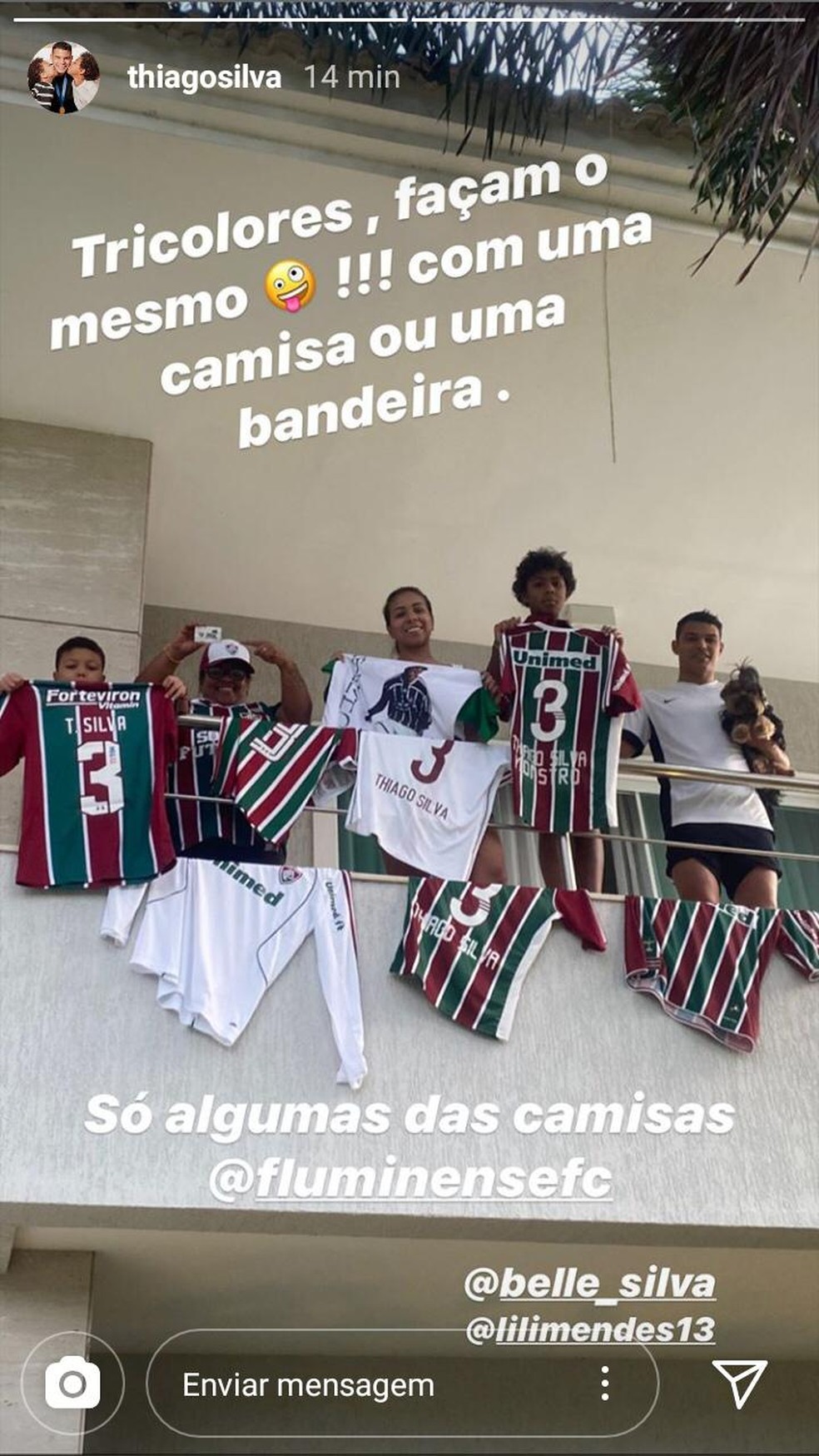 Durante a quarentena, Thiago Silva espalhou camisas do Flu na varanda de casa — Foto: Reprodução / Instagram