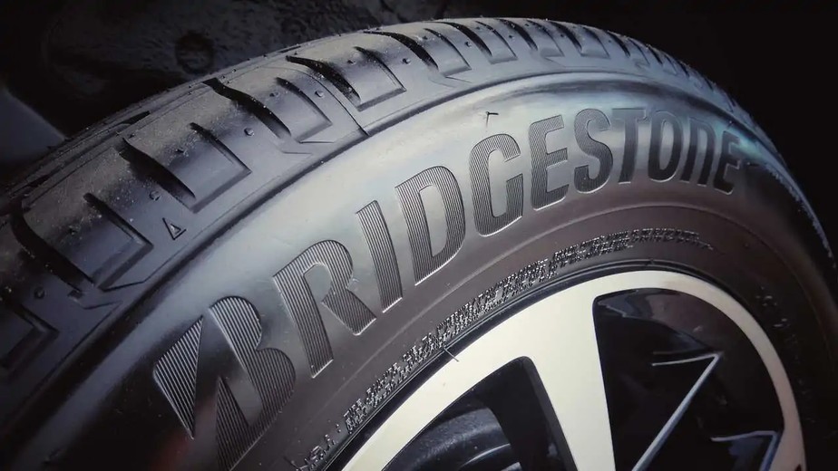 Bridgestone: maior fabricante de pneus do mundo investe em linha com materiais reciclados e renováveis.