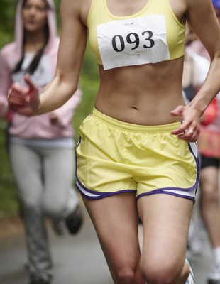 Mulher correndo quadril euatleta (Foto: Getty Images)