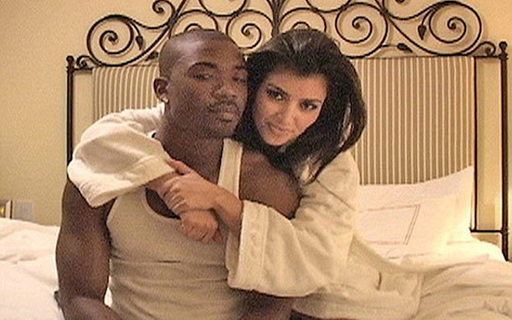 Kardashian chorou e negou que fosse ela quando teve sex tape vazada e se  acalmou quando soube quanto poderia ganhar, diz jornalista - Monet |  Celebridades
