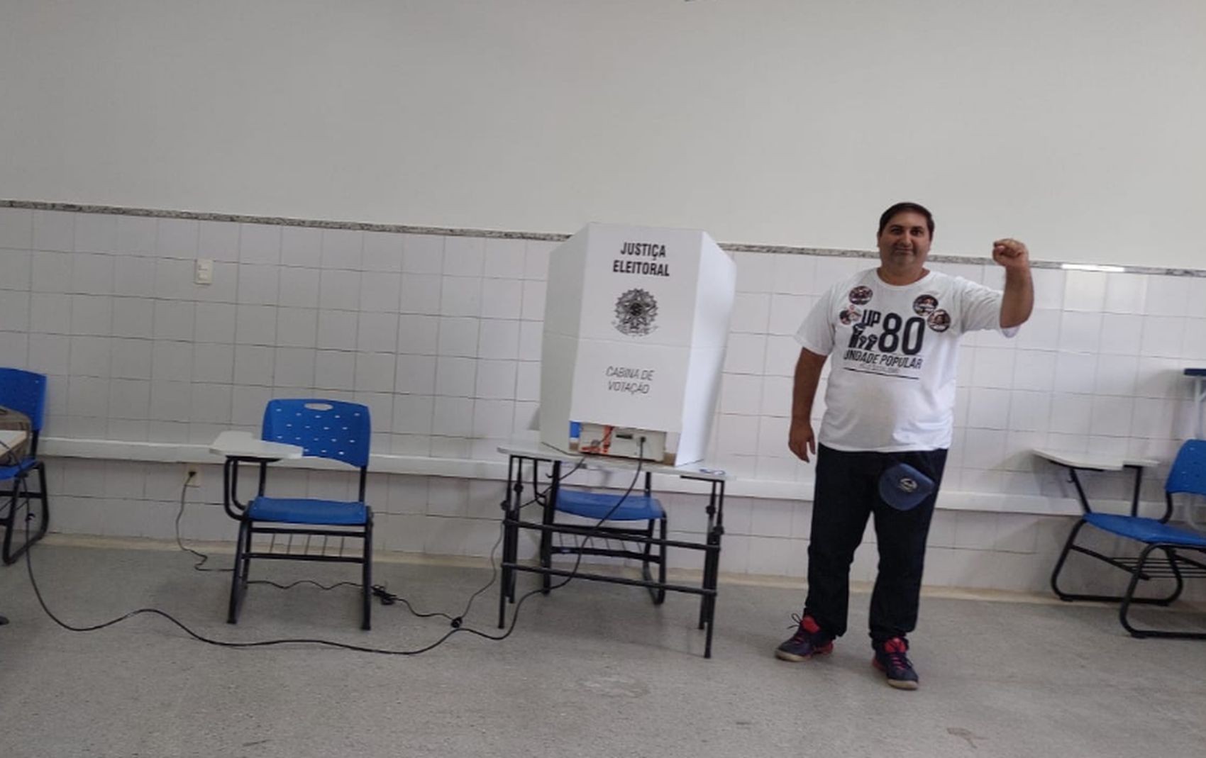 Candidato ao governo de SE, Prof. Aroldo Félix (UP), vota em Aracaju