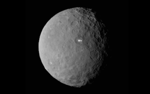 Astrônomos encontram pontos brilhantes misteriosos em Ceres