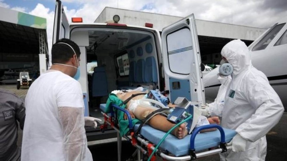 Pandemia fez a capacidade de UTIs se esgotar em vários hospitais do país — Foto: Reuters