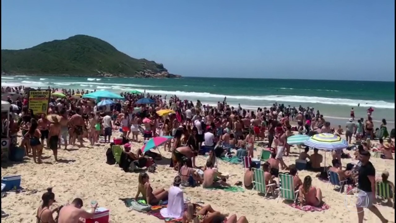 Feriado em Santa Catarina é marcado por praias lotadas e festas com aglomeração