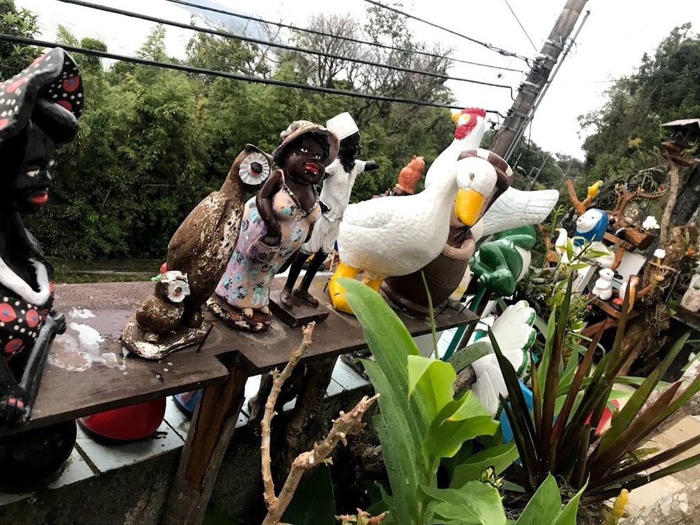 Peças que integram o jardim da família de Maria da Glória — Foto: Anaísa Catucci/ G1 SC