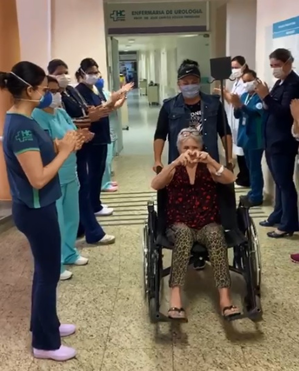 Primeiro caso de Covid-19 em Botucatu ganha alta sob aplausos: 'De 10 pessoas, só eu sobrevivi' — Foto: Divulgação/Hospital das Clínicas de Botucatu