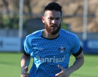 Em recuperação, Marcelo Oliveira corre no campo pela 1ª vez após lesão