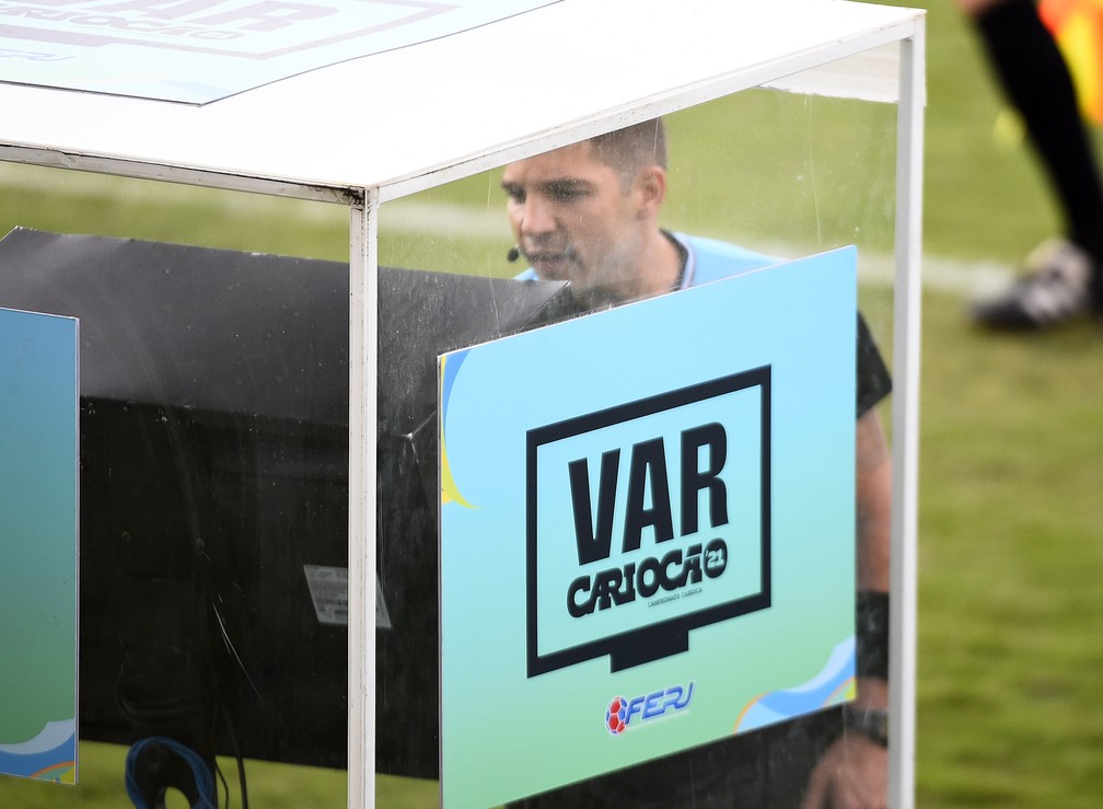 Empresa responsável pelo VAR no Carioca de 2020 cobra R 450 mil da Ferj