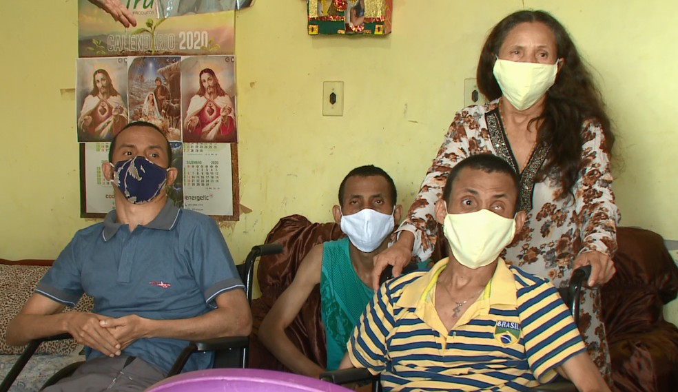 A família é assistida por uma equipe de uma Unidade Básica de Saúde que atende na região. — Foto: Reprodução/TV Grande Rio 
