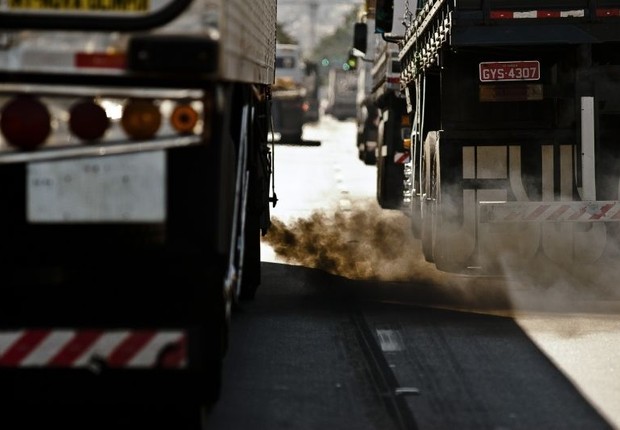 Emissão de CO2 ; gases de efeito estufa ; poluição no Brasil ; trânsito ;  (Foto: Arquivo/Agência Brasil)