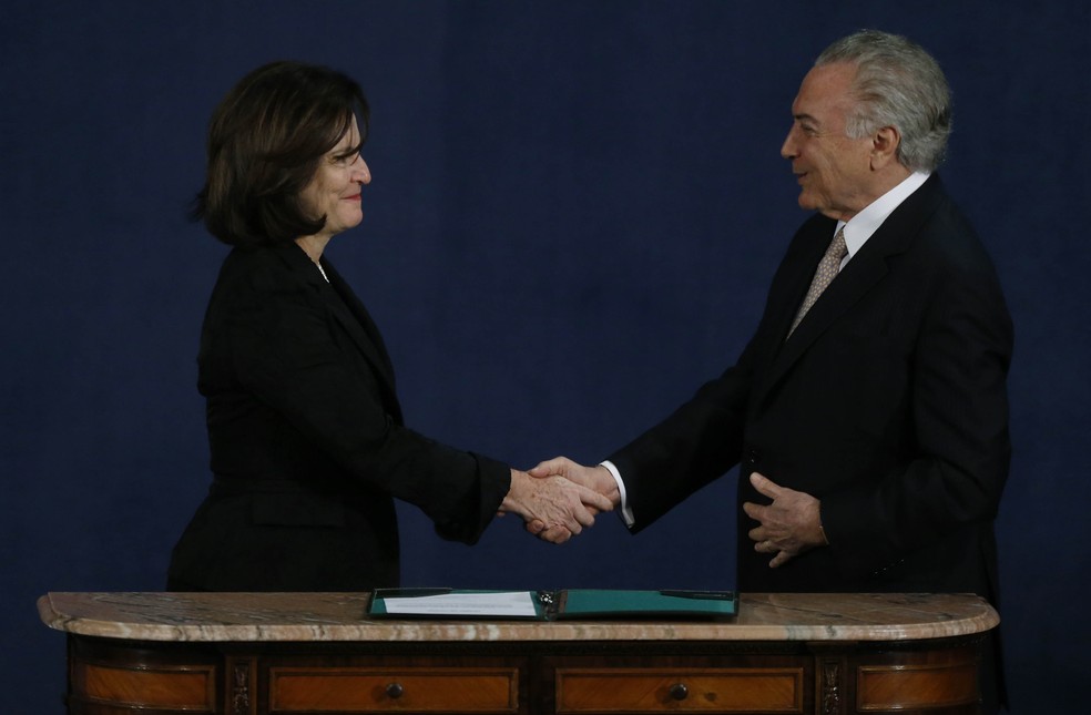 A procuradora-geral Raquel Dodge e o presidente Michel Temer durante a posse dela, em setembor (Foto: Dida Sampaio/Estadão Conteúdo)