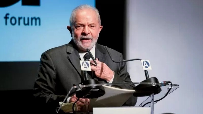 O ex-presidente Lula aparece com vantagem nas últimas pesquisas eleitorais (Foto: EPA via BBC News)
