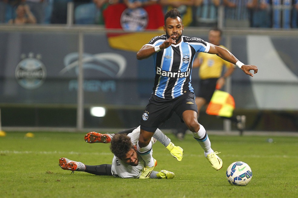 Fernandinho foi um dos persoonagens no Gre-Nal dos 5 a 0 (Foto: Lucas Uebel/Grêmio FBPA)