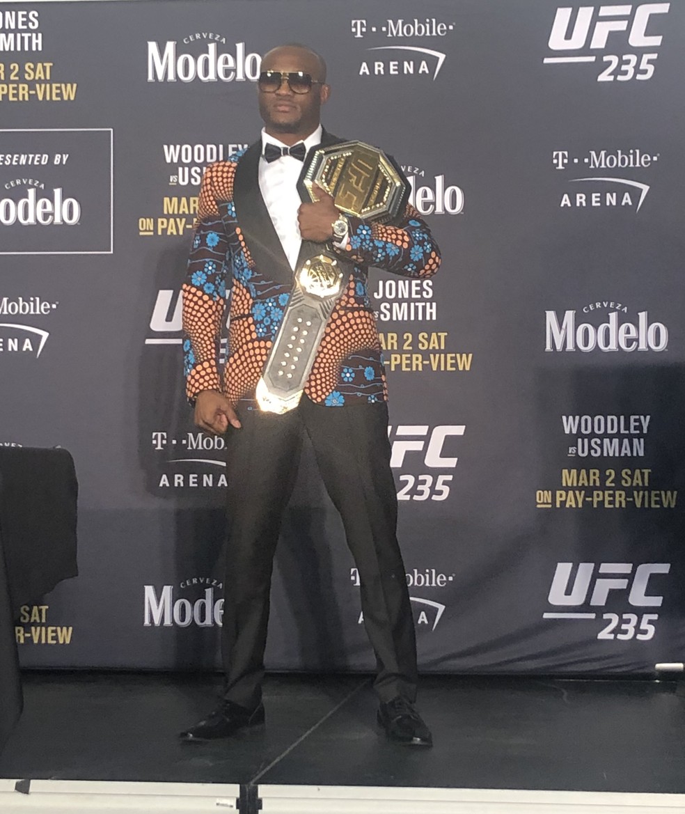 Kamaru Usman foi dominante diante de Tyron Woodley no UFC 235 â€” Foto: Zeca Azevedo