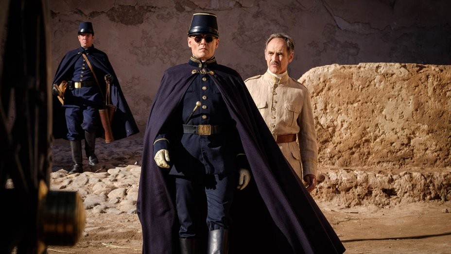 Johnny Depp como o Colonel Joll no longa Waiting for the Barbarians (Foto: Divulgação)