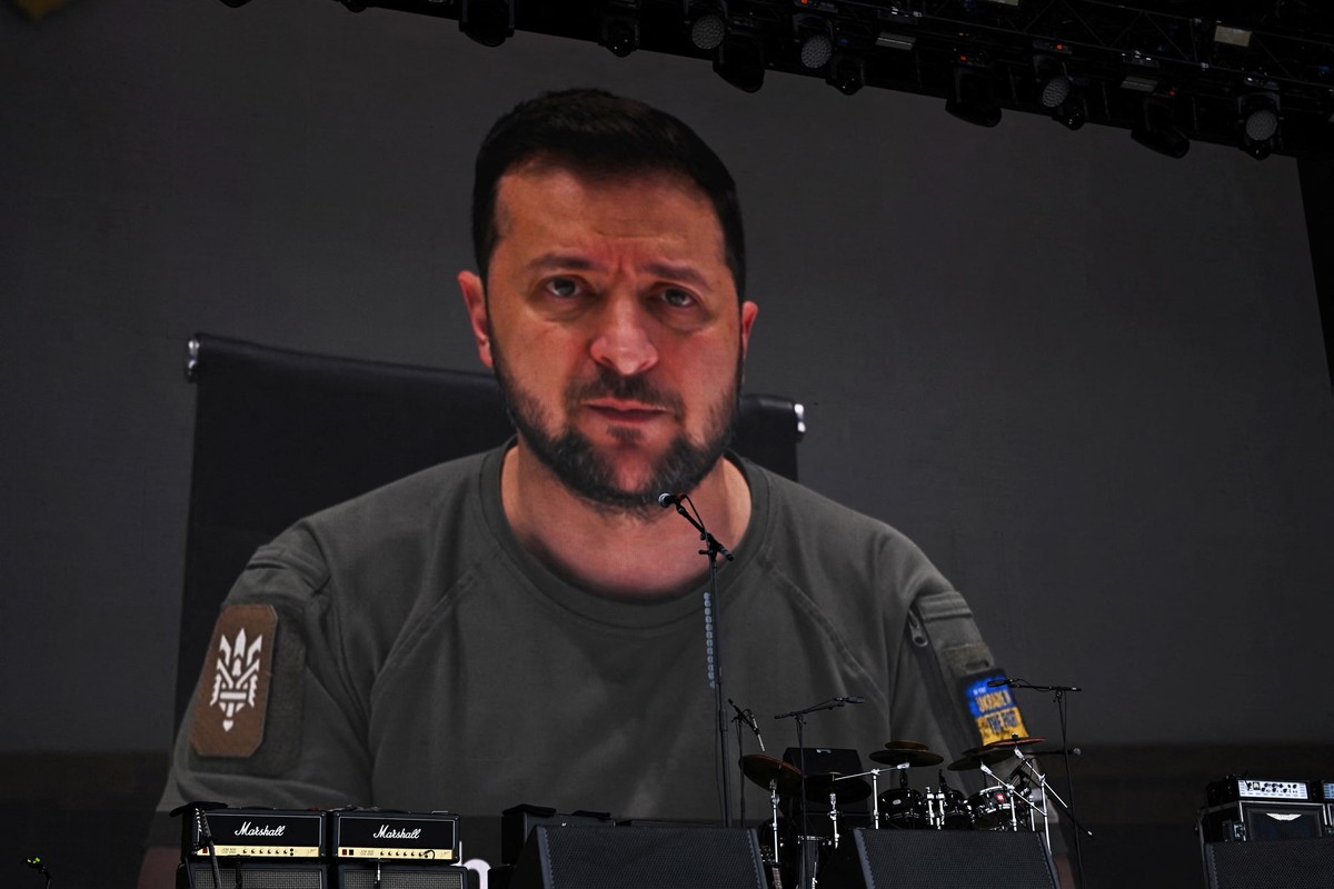 Zelensky, presidente da Ucrânia, faz apelo no competition de música de Glastonbury por apoio ao país |  Pop & Arte