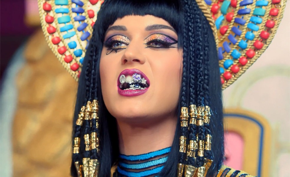 Katy Perry no vídeo de 'Dark horse' — Foto: Divulgação