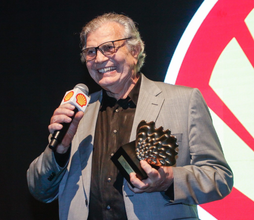 Tarcísio Meira ganhou o Prêmio Shell de melhor ator por 'O camareiro' em 2016 — Foto: Celso Tavares/G1