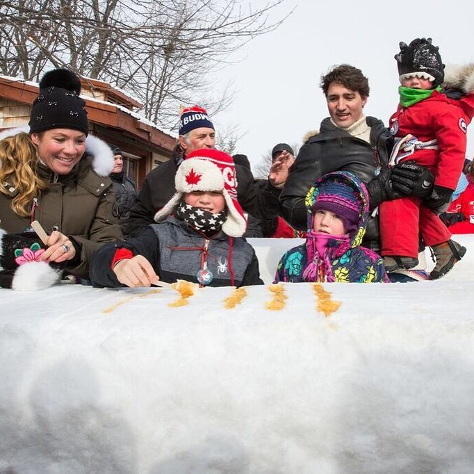 Justin Trudeau com a esposa Sophie e os filhos  (Foto: Reprodução/Instagram)