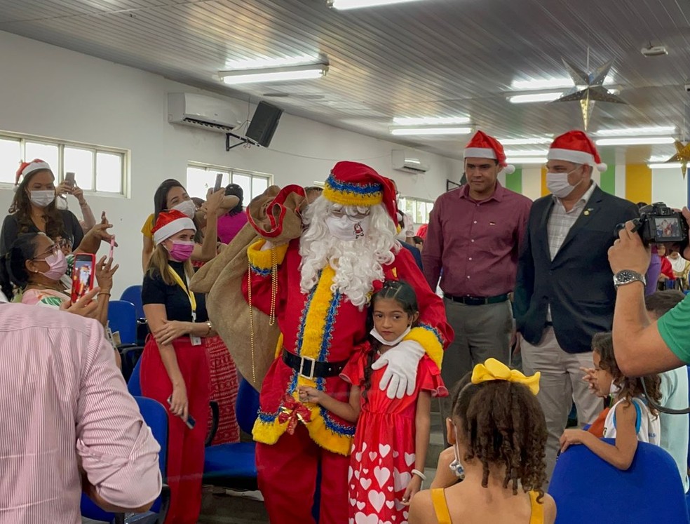 Crianças realizam sonhos de Natal ao receber presentes do Papai Noel dos  Correios em Teresina | Piauí | G1