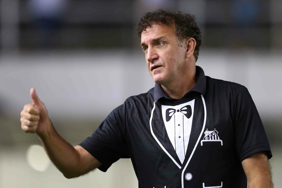 Cuca se despede da Vila Belmiro e aconselha futuro técnico do Santos: "Seja  chato também" | santos | ge