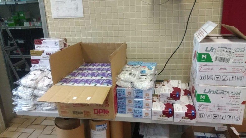 Sesc São Carlos doa mais de 4 mil luvas e 650 máscaras descartáveis para a Santa Casa