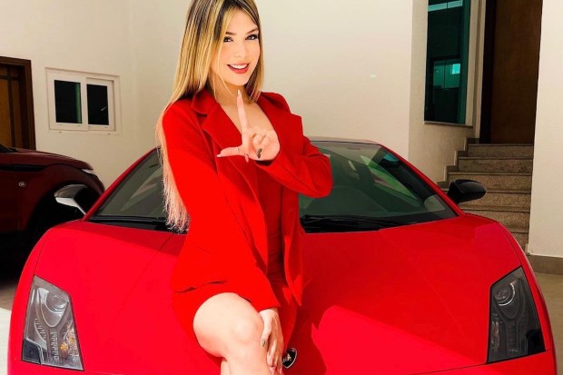 Melody Posta Com Carro De Luxo E Movimenta As Redes Faz L De Gq Celebridades 7046