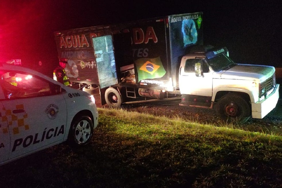 Caminhão estava na Rodovia Raposo Tavares, em Assis (SP) — Foto: Polícia Rodoviária/Divulgação