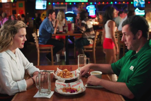 Drew Barrymore e Adam Sandler em cena de 'Juntos e Misturados'. (Foto: Reprodução)