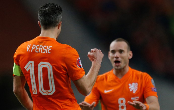 van Persie e Sneijder gol Holanda (Foto: Reuters)